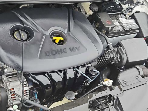 Used 2016 Hyundai Elantra SE image 14
