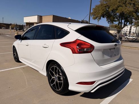 Used 2016 Ford Focus SE w/ SE Sport Package image 6