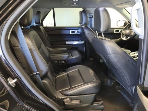 Used 2021 Ford Explorer XLT w/ Equipment Group 202A image 17
