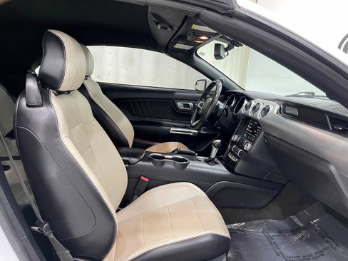 Used 2018 Ford Mustang GT Premium RWD image 31