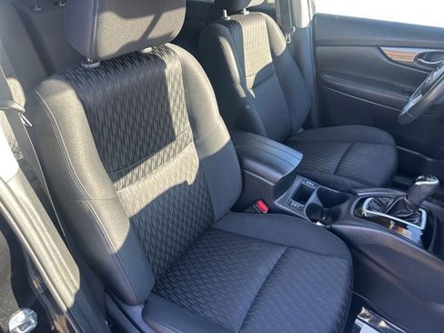 Used 2018 Nissan Rogue SV w/ Premium Package image 5