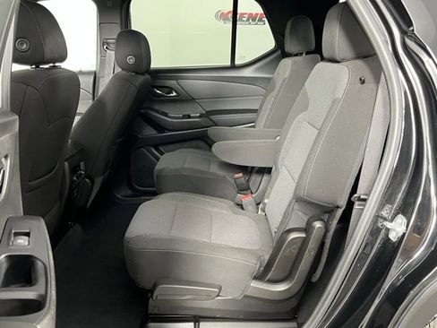 Used 2022 Chevrolet Traverse LT image 25