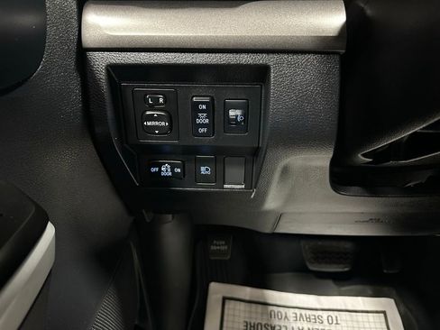 Used 2021 Toyota Tundra SR5 w/ Convenience Package AWD/4WD image 17