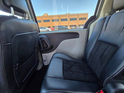 Used 2019 Dodge Grand Caravan SXT FWD image 24
