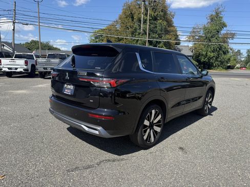 Used 2025 Mitsubishi Outlander SE AWD/4WD image 3