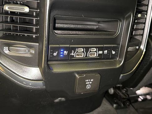Used 2020 RAM 1500 Limited w/ Black Appearance Package AWD/4WD image 19