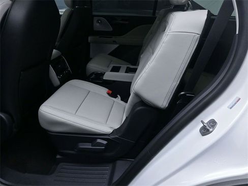 Used 2025 Lincoln Aviator Reserve w/ Equipment Group 201A image 21