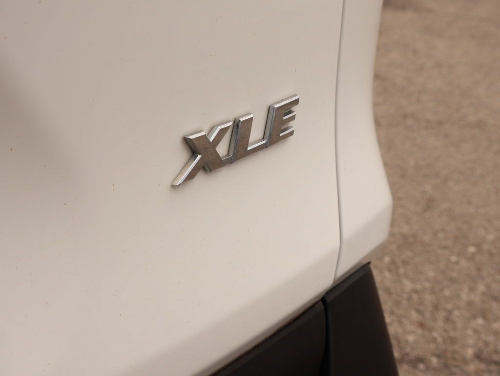 Used 2020 Toyota RAV4 XLE Premium FWD image 9