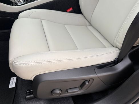 New 2026 Volvo XC40 B5 Plus w/ Protection Package Premier AWD/4WD image 19