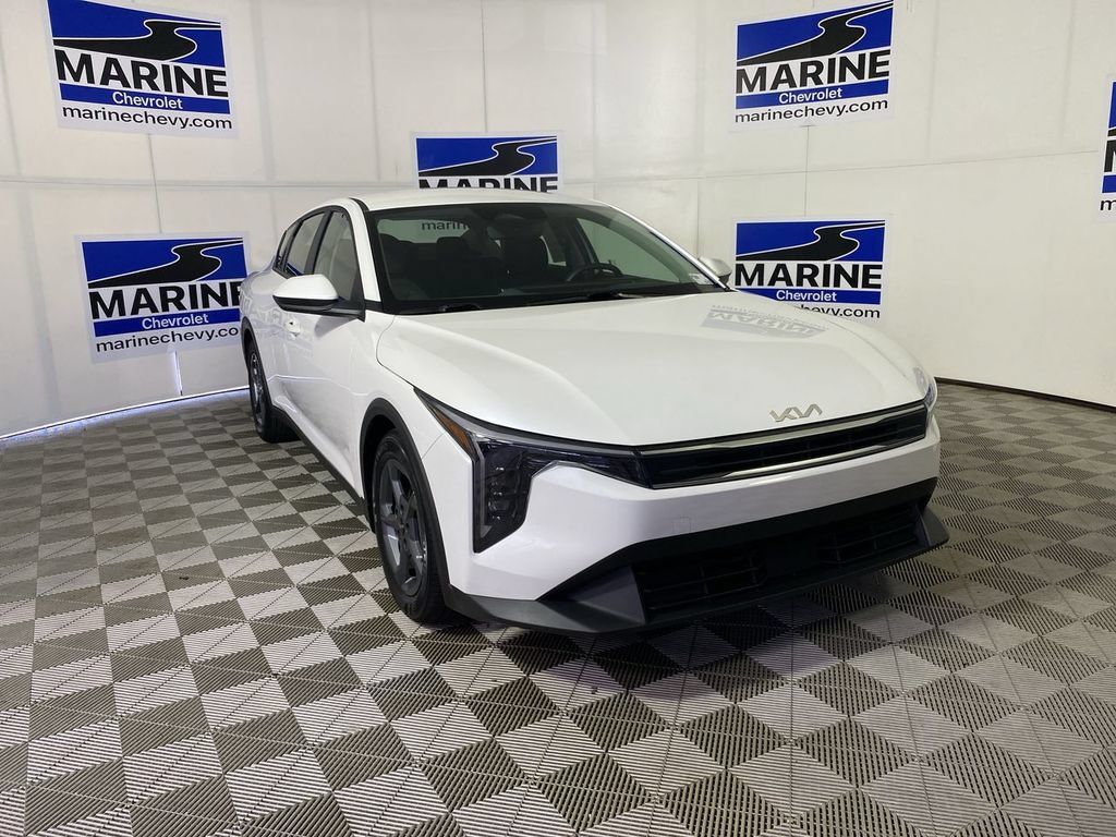 Used 2025 Kia K4 FWD image 1
