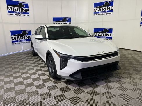 Used 2025 Kia K4 FWD image 1
