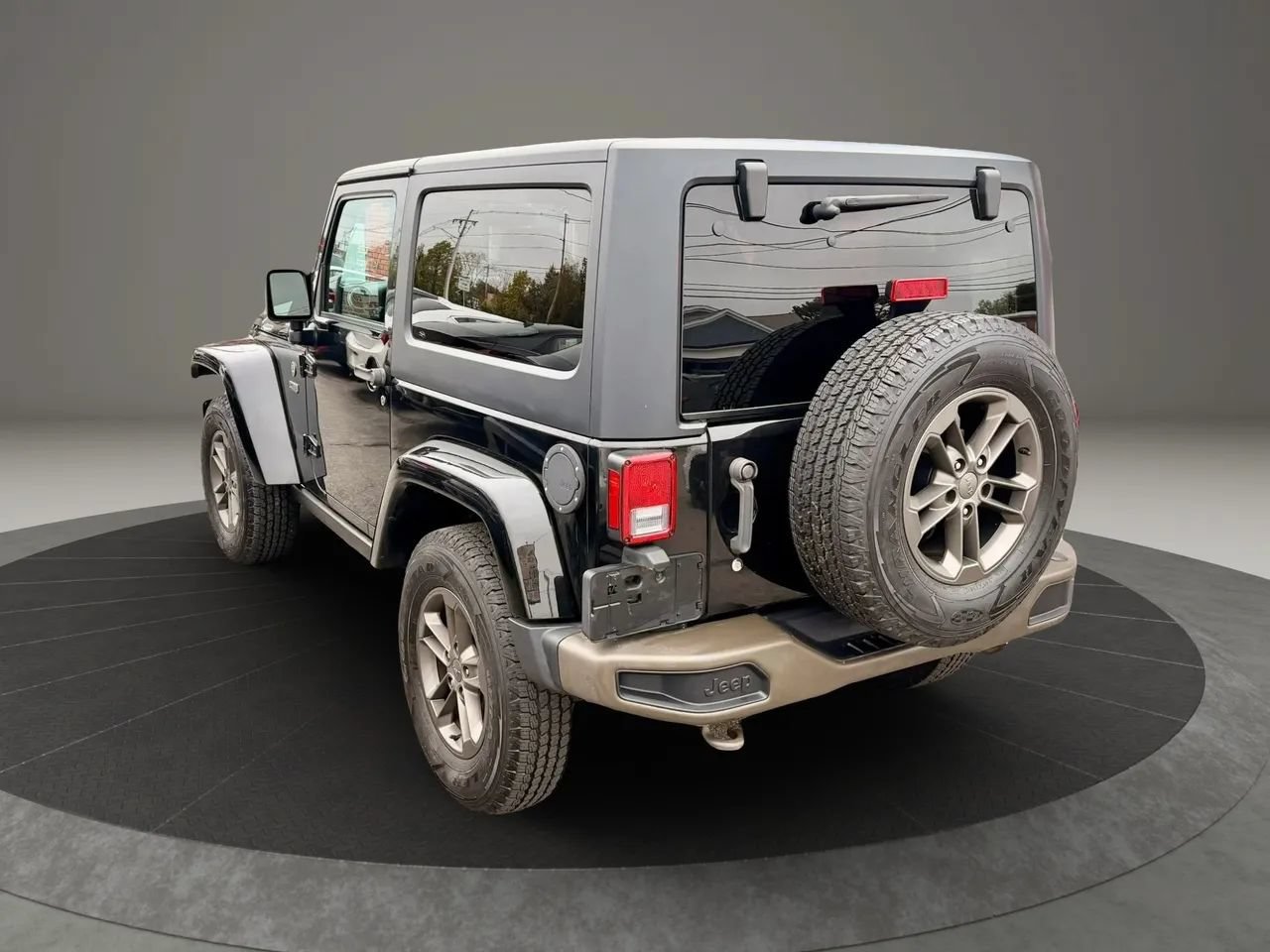 Used 2016 Jeep Wrangler Sahara AWD/4WD image 5