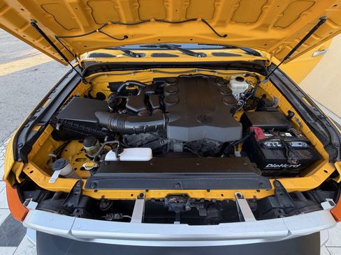 Used 2010 Toyota FJ Cruiser 4WD image 10