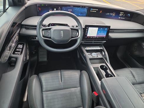 Used 2024 Lincoln Nautilus Reserve w/ Equipment Group 203A image 8