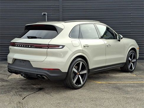 Used 2025 Porsche Cayenne w/ Premium Package Plus image 7