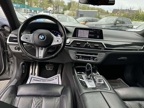 Used 2022 BMW 750i xDrive w/ M Sport Package AWD/4WD image 18