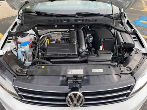 Used 2017 Volkswagen Jetta SE FWD image 6