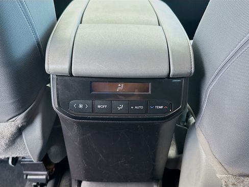 Used 2020 Toyota Highlander L image 22