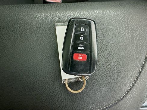 Used 2018 Toyota Camry XSE image 40