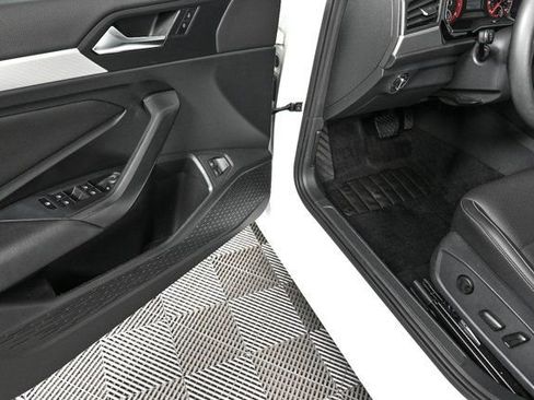 Used 2021 Volkswagen Jetta SE image 7