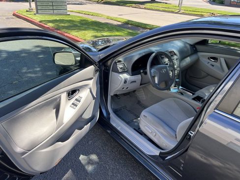 Used 2010 Toyota Camry Hybrid FWD image 5