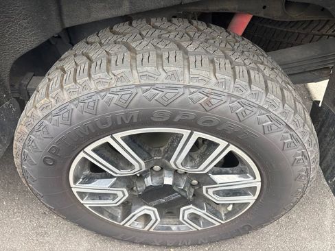 Used 2020 GMC Sierra 2500 AT4 w/ AT4 Premium Package AWD/4WD image 17