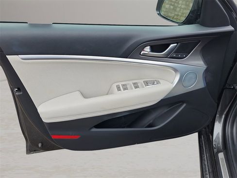 Used 2025 Genesis G70 2.5T w/ Sport Prestige Package image 14