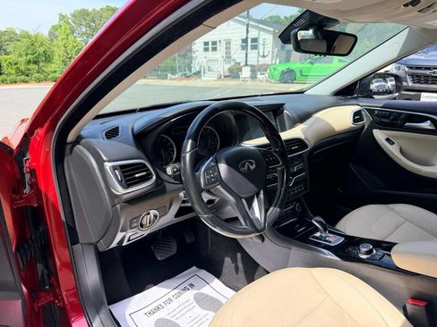 Used 2017 INFINITI QX30 Premium w/ Navigation Package FWD image 21
