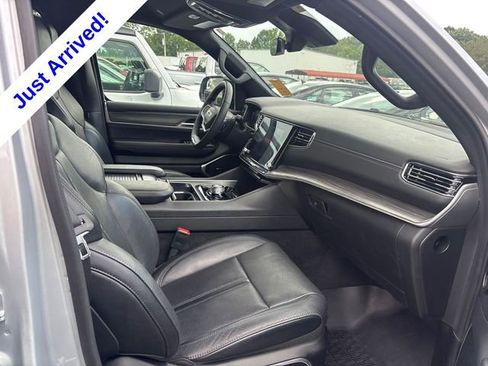 Used 2024 Jeep Wagoneer L Series II w/ Flexible Seating Group RWD image 5