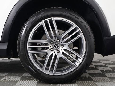 Certified 2025 Mercedes-Benz GLS 450 4MATIC image 17