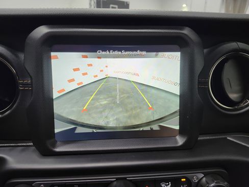 Used 2022 Jeep Wrangler Unlimited Sahara image 4