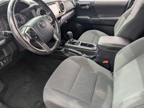 Used 2018 Toyota Tacoma TRD Sport w/ Technology Package image 9