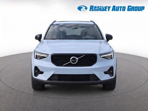 Used 2025 Volvo XC40 B5 Plus AWD/4WD image 5