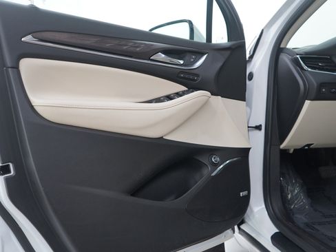 Used 2023 Buick Enclave Avenir image 20