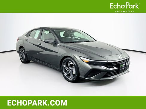 Used 2025 Hyundai Elantra SEL FWD image 1