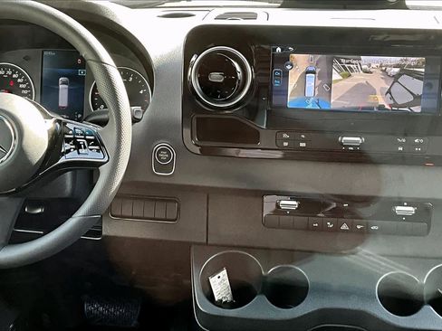 New 2026 Mercedes-Benz Sprinter 2500 image 9