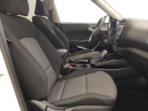 Used 2023 Kia Soul LX w/ Option Group 015 FWD image 21