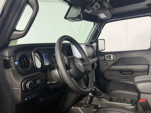 Used 2024 Jeep Wrangler Unlimited Rubicon 4xe AWD/4WD image 26