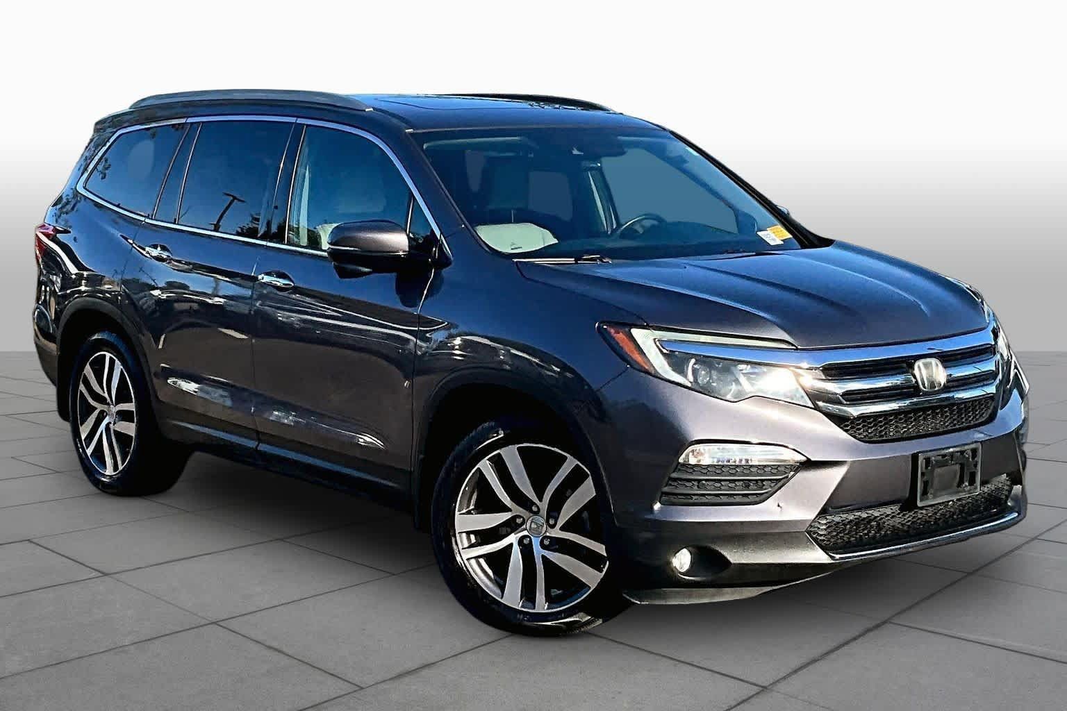 Used 2018 Honda Pilot Touring image 3