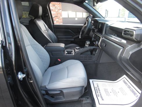 Used 2024 Toyota Tacoma SR5 AWD/4WD image 6