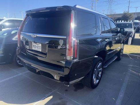 Used 2019 Cadillac Escalade Luxury image 3
