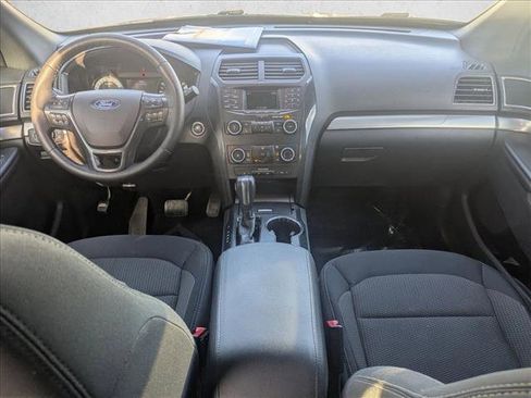 Used 2018 Ford Explorer XLT image 19