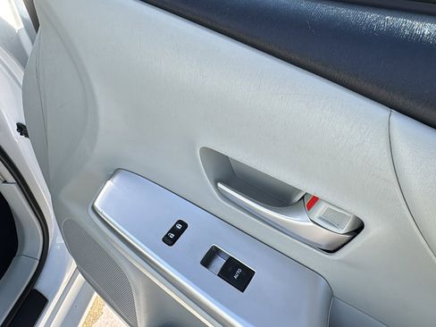 Used 2013 Toyota Prius V image 28