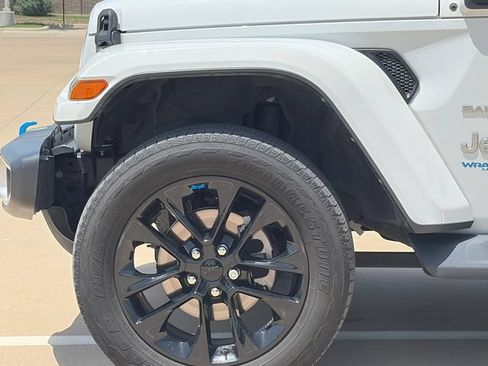 Used 2022 Jeep Wrangler Unlimited Sahara w/ Cold Weather Group AWD/4WD image 5
