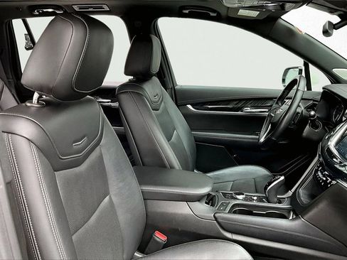 Used 2021 Cadillac XT6 Premium Luxury image 29