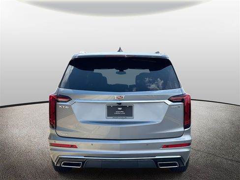 New 2025 Cadillac XT6 Luxury image 3