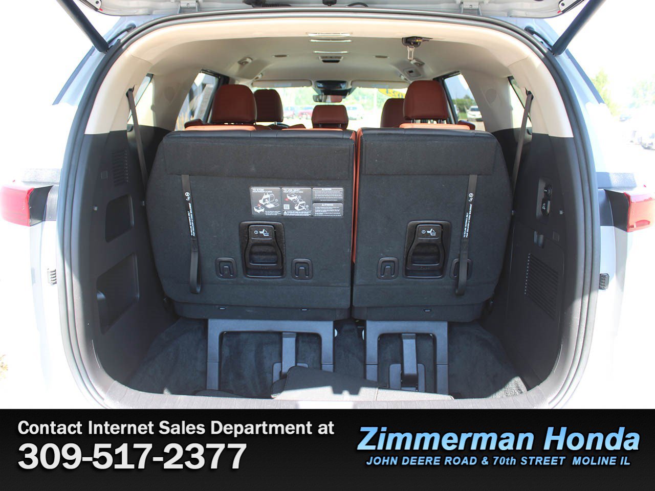 Used 2024 Kia Carnival SX FWD image 6