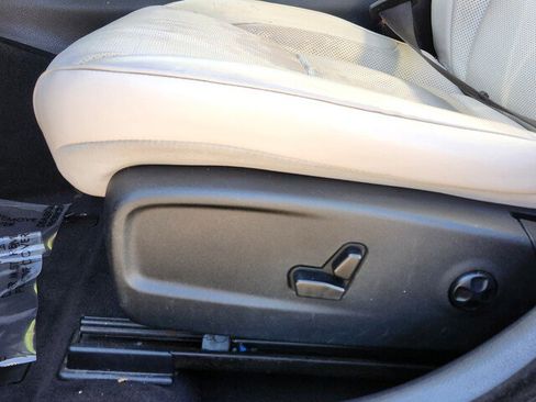 Used 2017 Chrysler 300 C w/ Safetytec Plus Group image 10