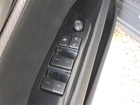 Used 2025 Toyota Camry SE image 22