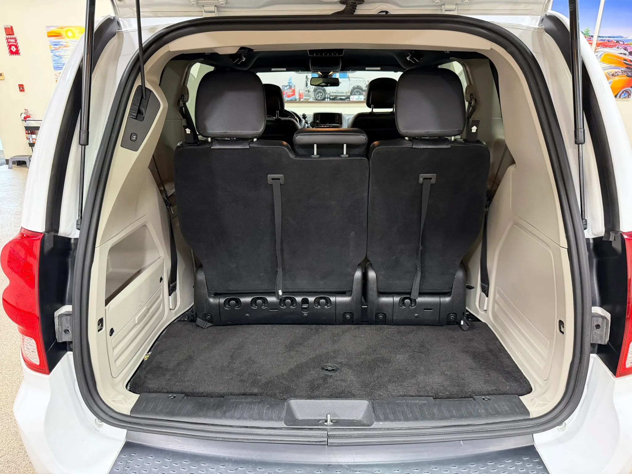 Used 2019 Dodge Grand Caravan SXT FWD image 25